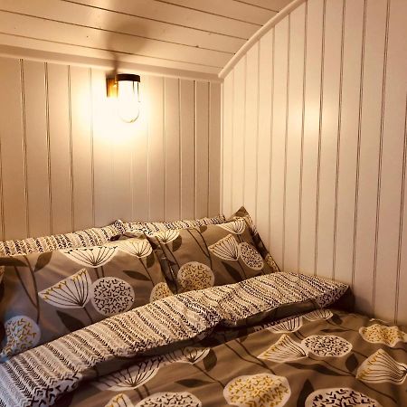 Somerleyton Meadows - The Hideaway Hut & Hot Tub Herringfleet Exteriör bild
