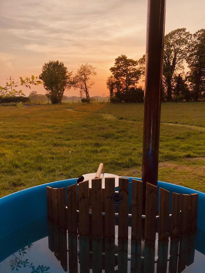 Somerleyton Meadows - The Hideaway Hut & Hot Tub Herringfleet Exteriör bild