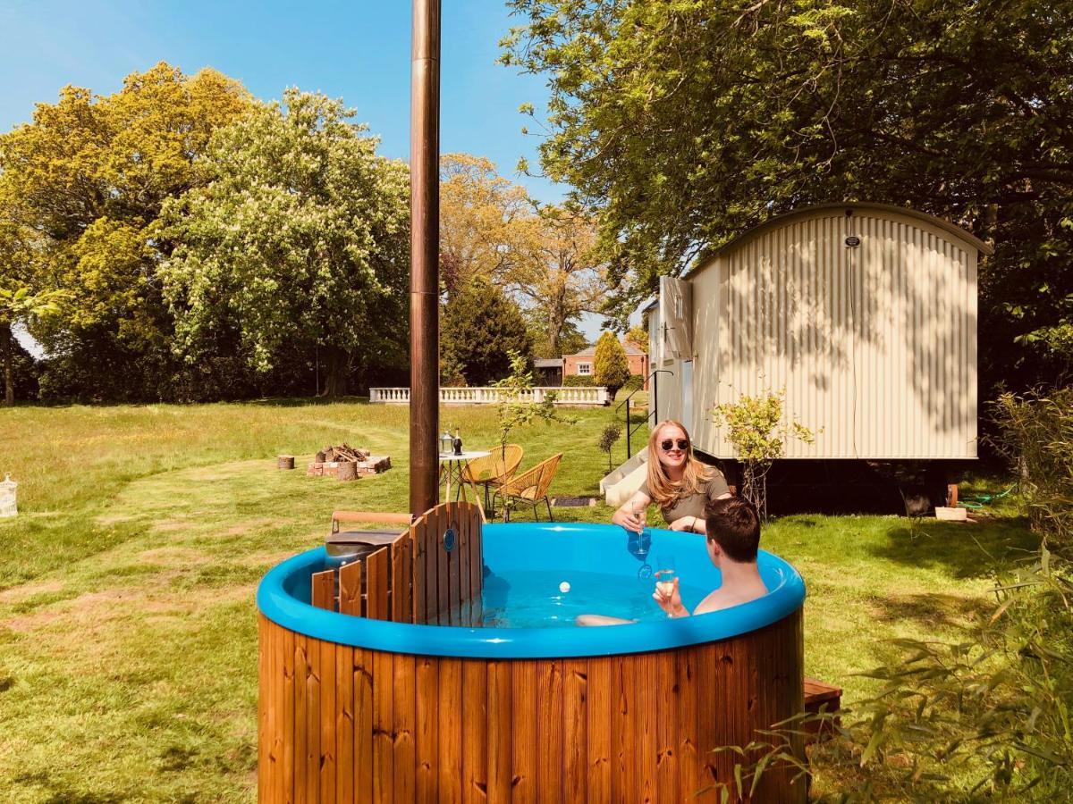 Somerleyton Meadows - The Hideaway Hut & Hot Tub Herringfleet Exteriör bild